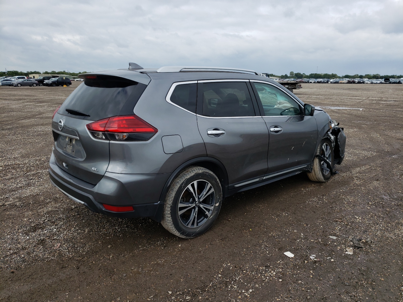 Photo 4 from auction – 2017 NISSAN ROGUE S with VIN 5N1AT2MTXHC823729