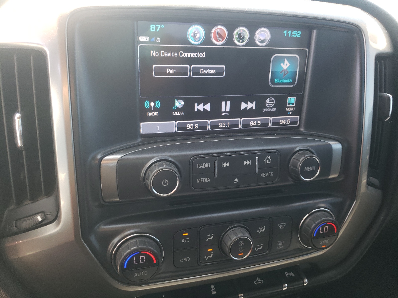 Photo 9 from auction – 2018 CHEVROLET SILVERADO with VIN 3GCUKREC8JG219708