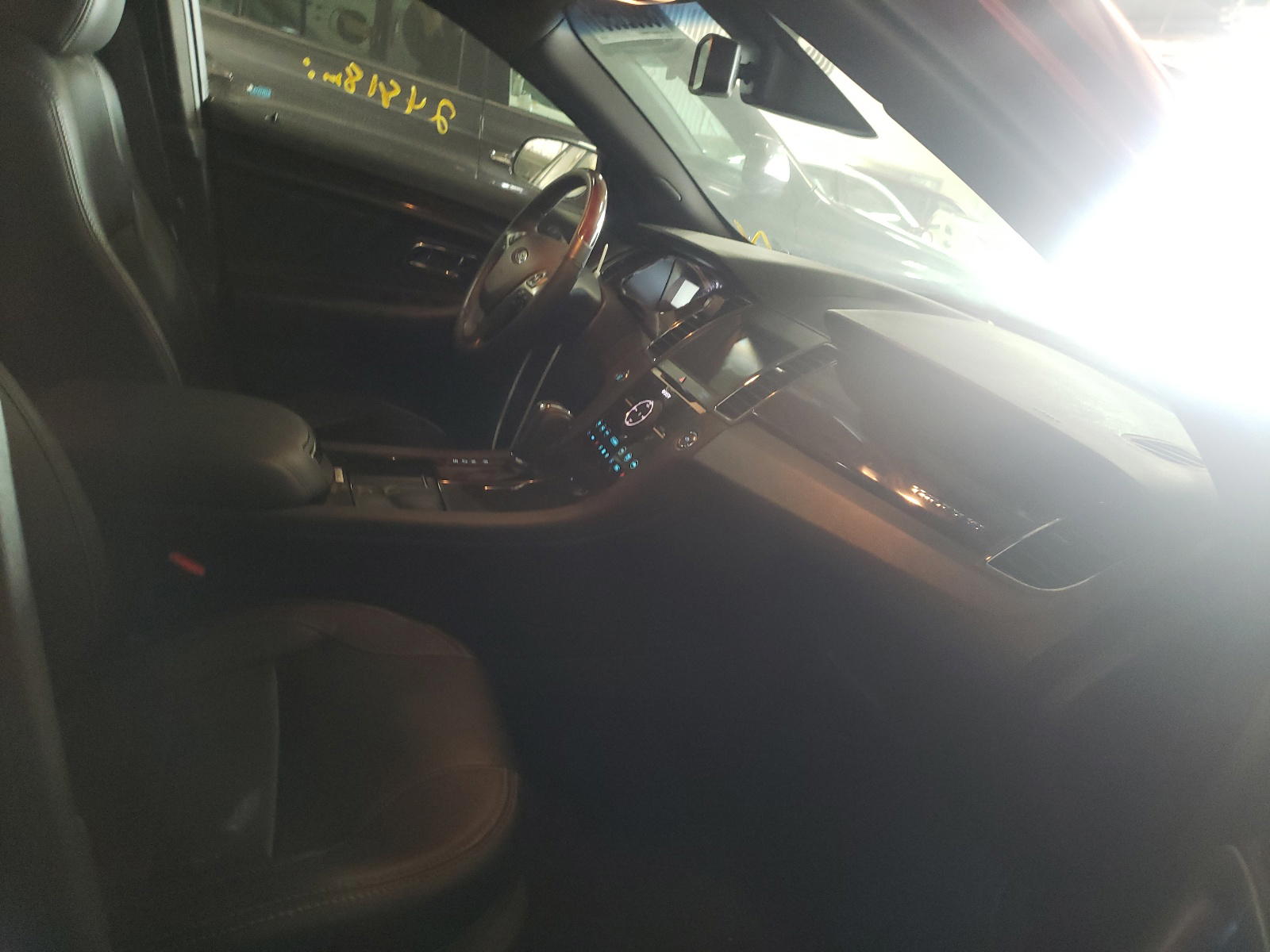 Photo 5 from auction – 2017 FORD TAURUS LIM with VIN 1FAHP2F8XHG117262