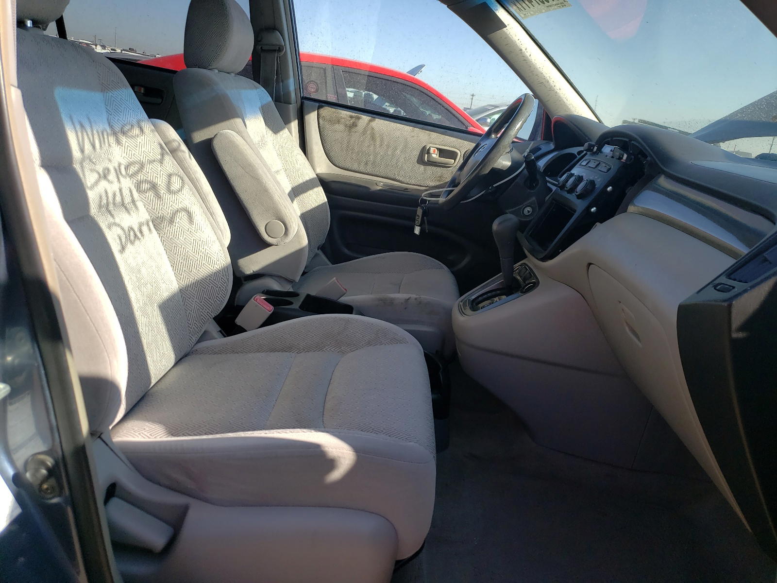 Photo 5 from auction – 2002 TOYOTA HIGHLANDER with VIN JTEHF21A020047466