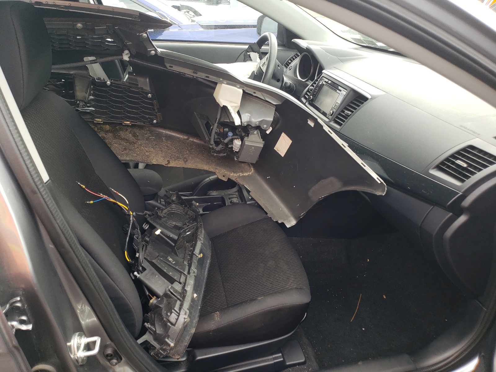 Photo 5 from auction – 2017 MITSUBISHI LANCER ES with VIN JA32V2FW1HU002845