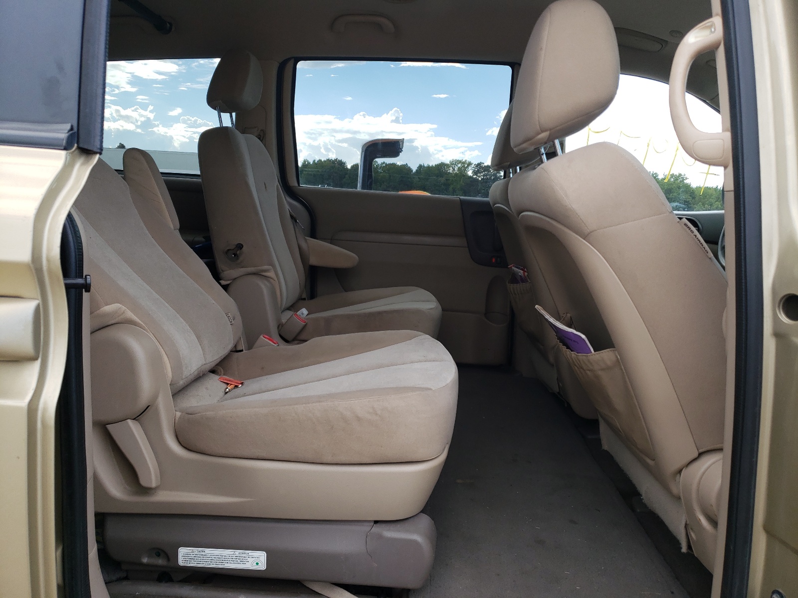 Photo 6 from auction – 2011 KIA SEDONA LX with VIN KNDMG4C71B6379250