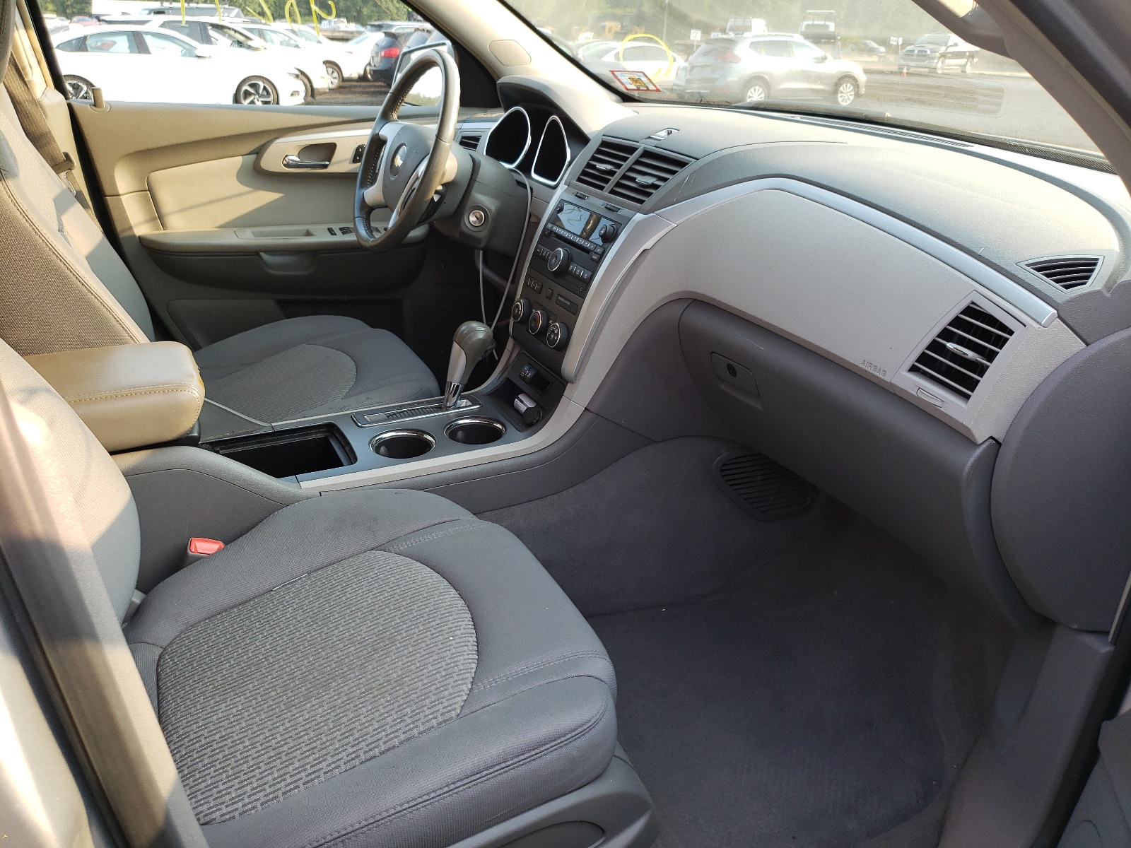 Photo 5 from auction – 2009 CHEVROLET TRAVERSE L with VIN 1GNEV23D19S158602