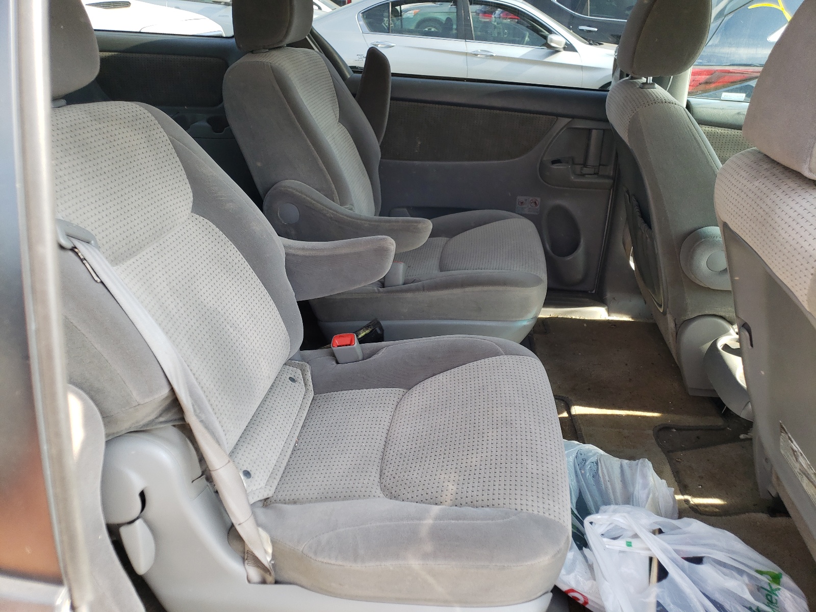 Photo 6 from auction – 2010 TOYOTA SIENNA CE with VIN 5TDKK4CC3AS307029