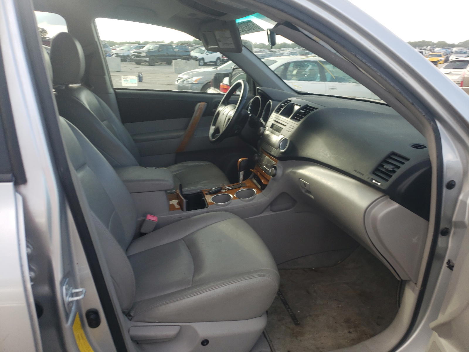 Photo 5 from auction – 2008 TOYOTA HIGHLANDER with VIN JTEEW41A582003409