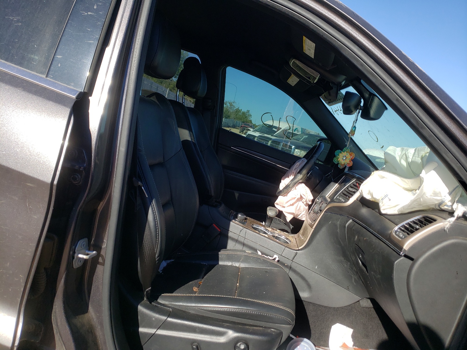 Photo 5 from auction – 2015 JEEP GRAND CHER with VIN 1C4RJFBGXFC685813