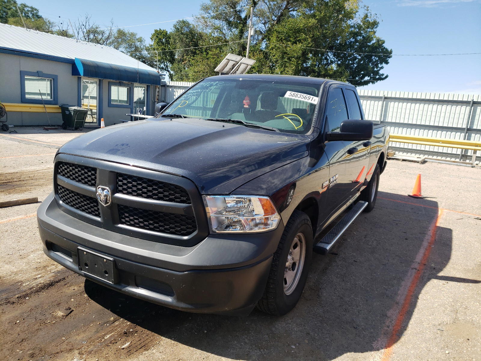 Photo 2 from auction – 2018 RAM 1500 ST with VIN 1C6RR6FT3JS131678