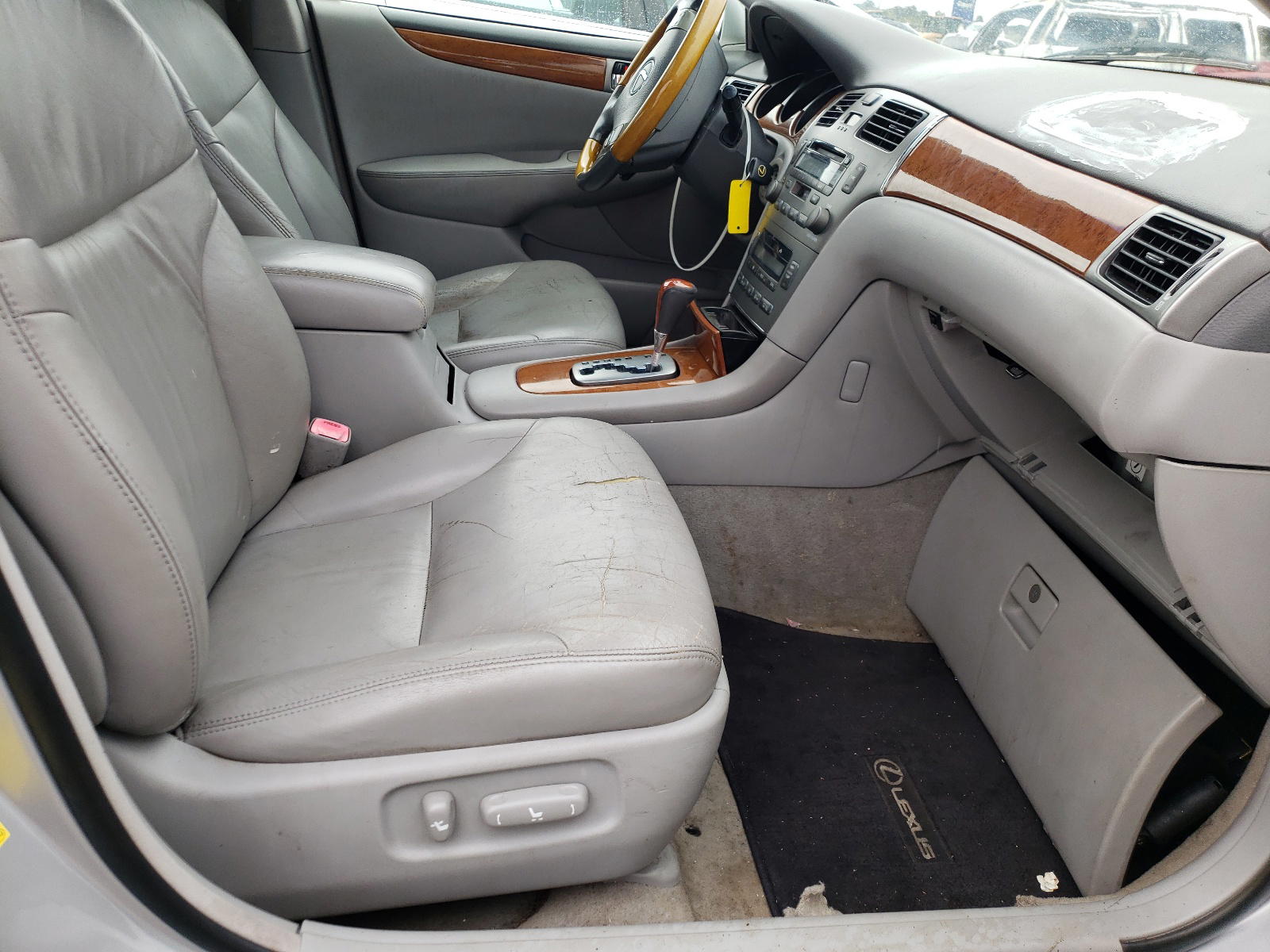 Photo 5 from auction – 2005 LEXUS ES 330 with VIN JTHBA30G255131833