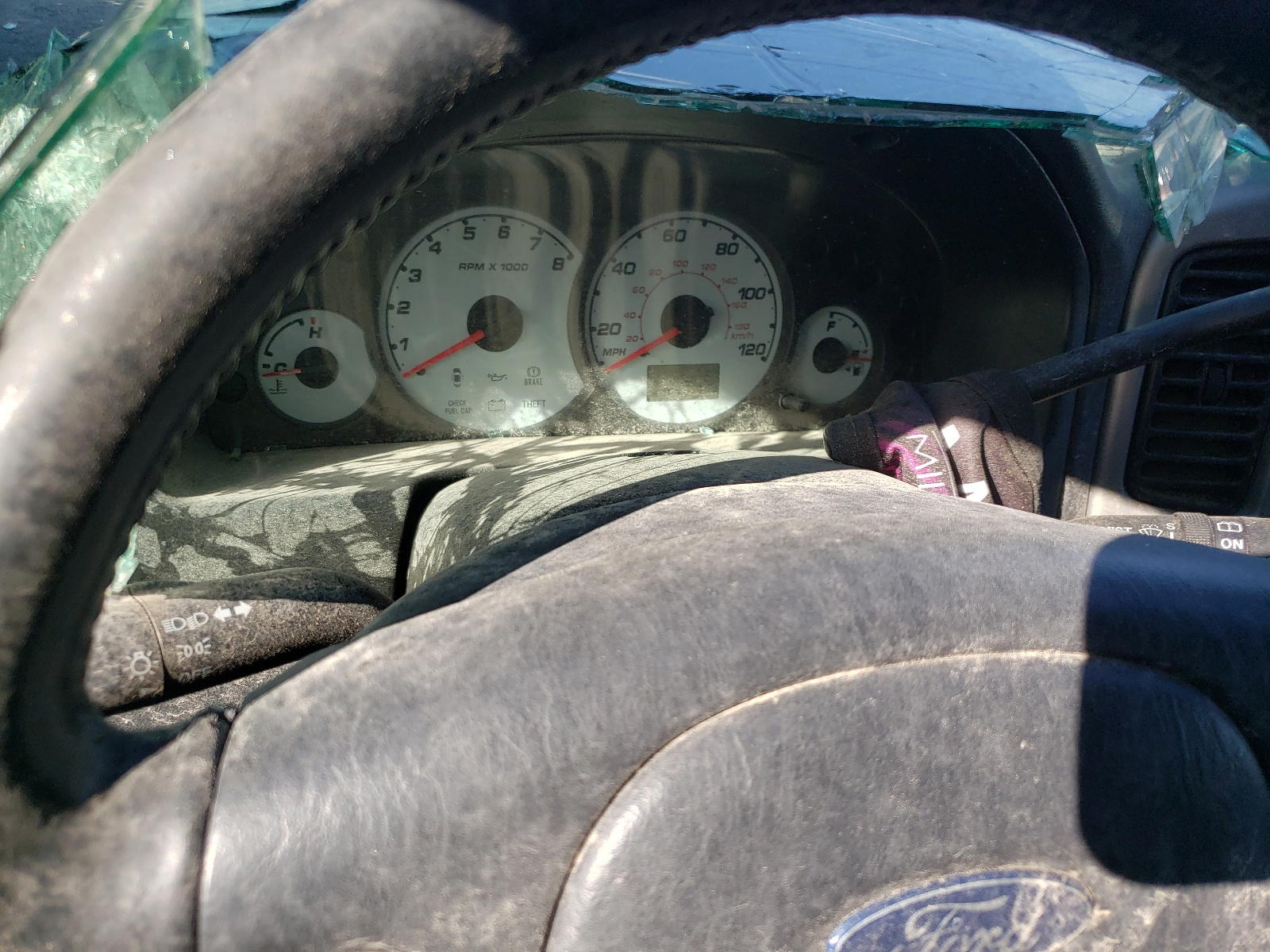 Photo 8 from auction – 2003 FORD ESCAPE LIM with VIN 1FMCU04183KD37928