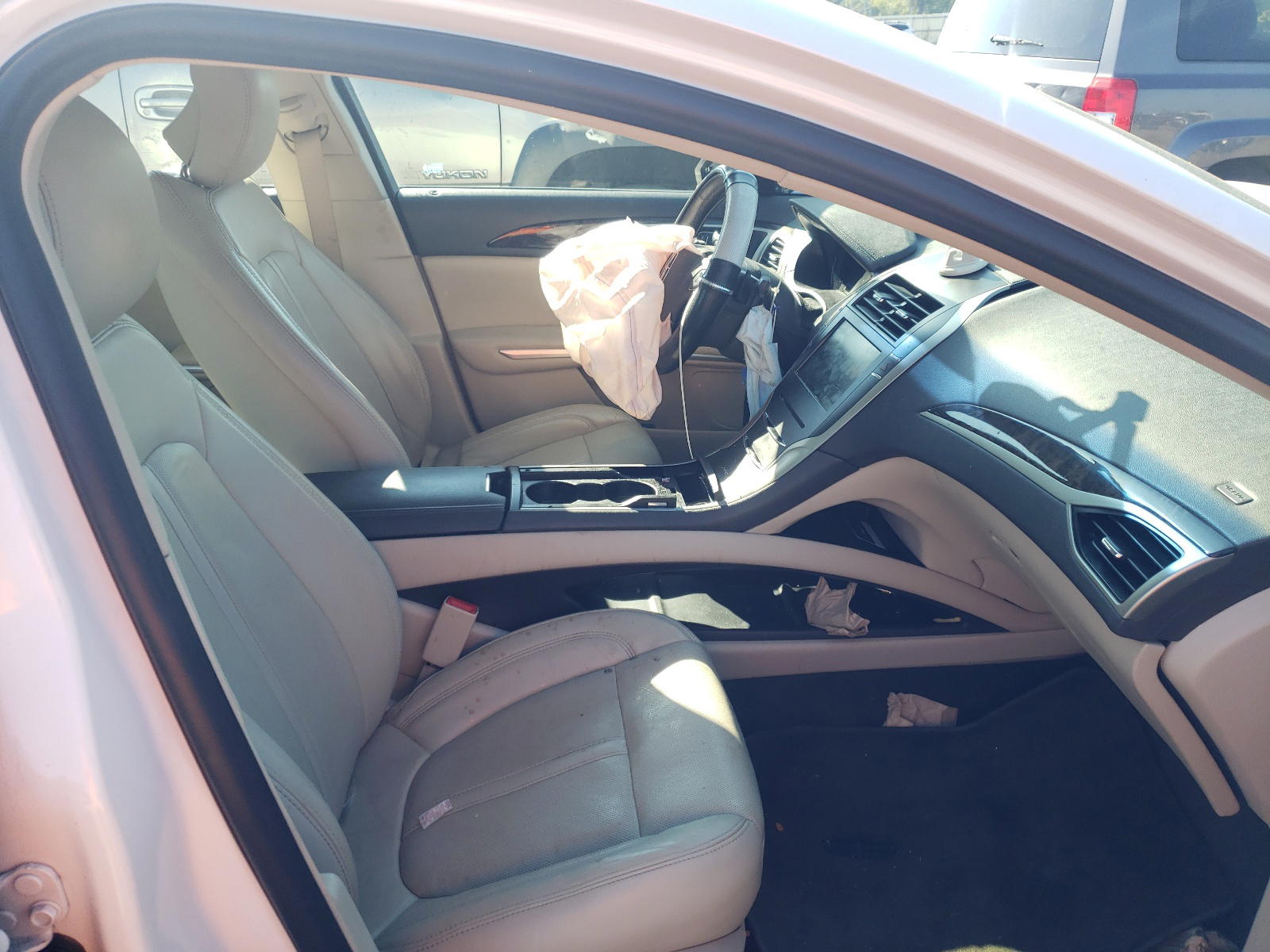 Photo 5 from auction – 2016 LINCOLN MKZ with VIN 3LN6L2G94GR633883