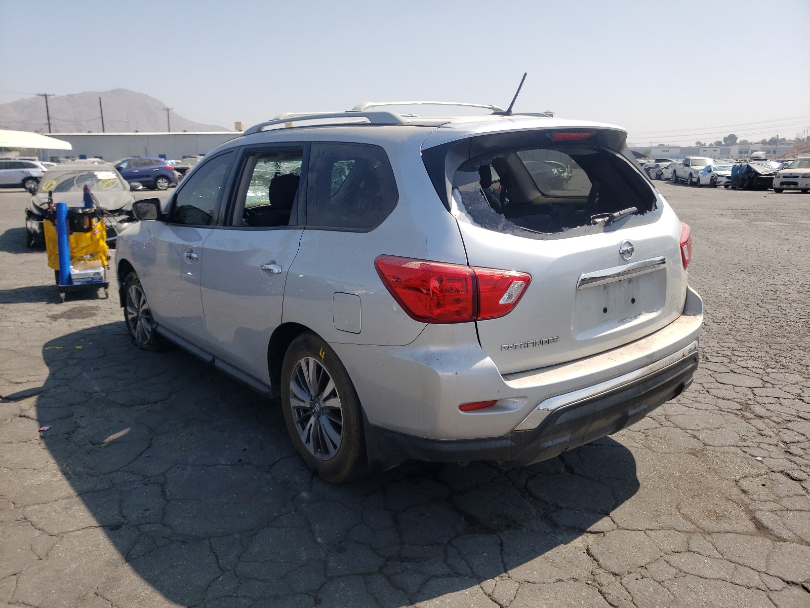 Photo 3 from auction – 2018 NISSAN PATHFINDER with VIN 5N1DR2MNXJC657036