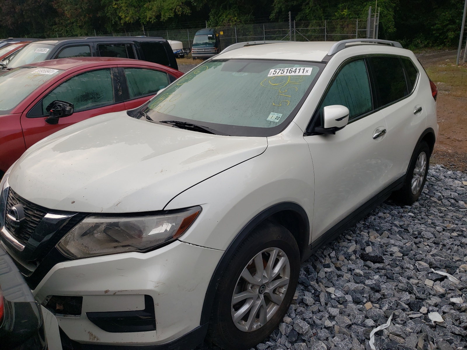 Photo 2 from auction – 2017 NISSAN ROGUE S with VIN KNMAT2MV7HP543961