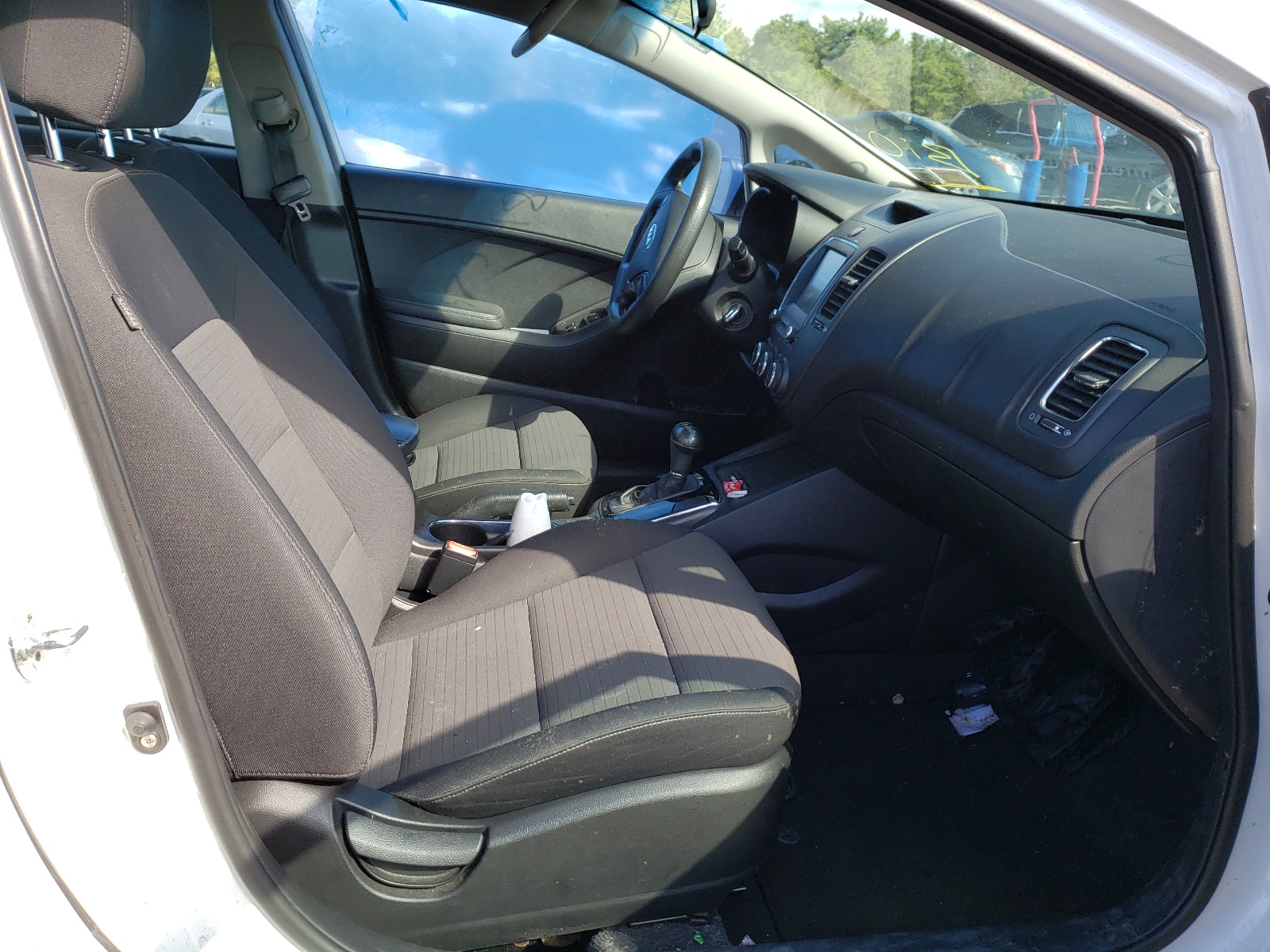 Photo 5 from auction – 2018 KIA FORTE LX with VIN 3KPFL4A7XJE185171