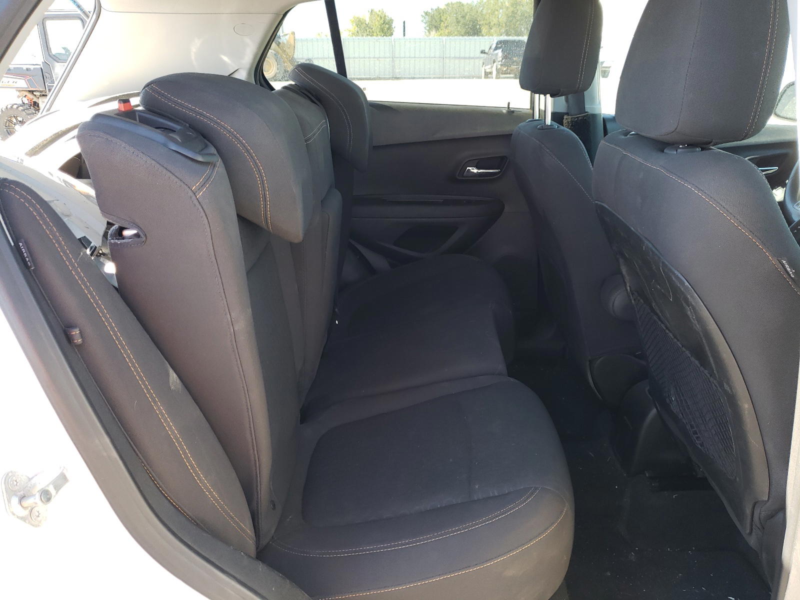 Photo 6 from auction – 2019 CHEVROLET TRAX LS with VIN 3GNCJNSB4KL282386