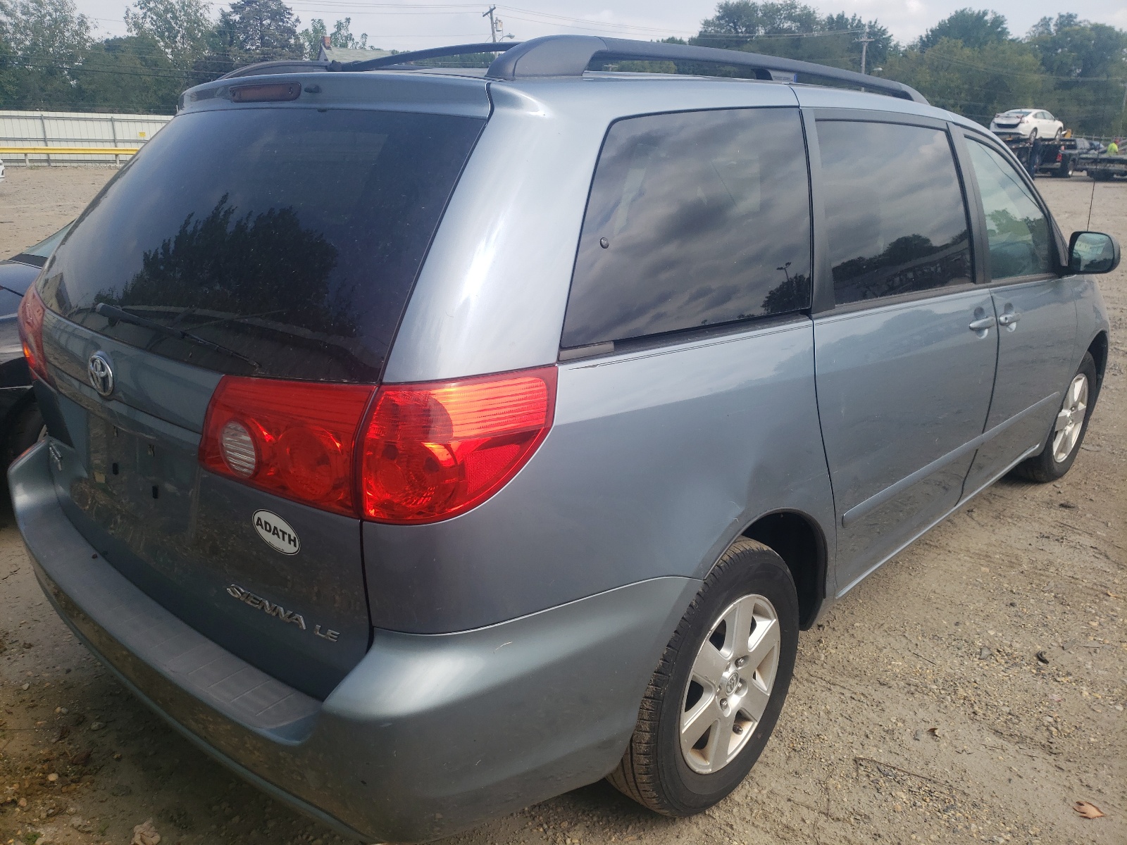 Photo 4 from auction – 2010 TOYOTA SIENNA CE with VIN 5TDKK4CC2AS312559