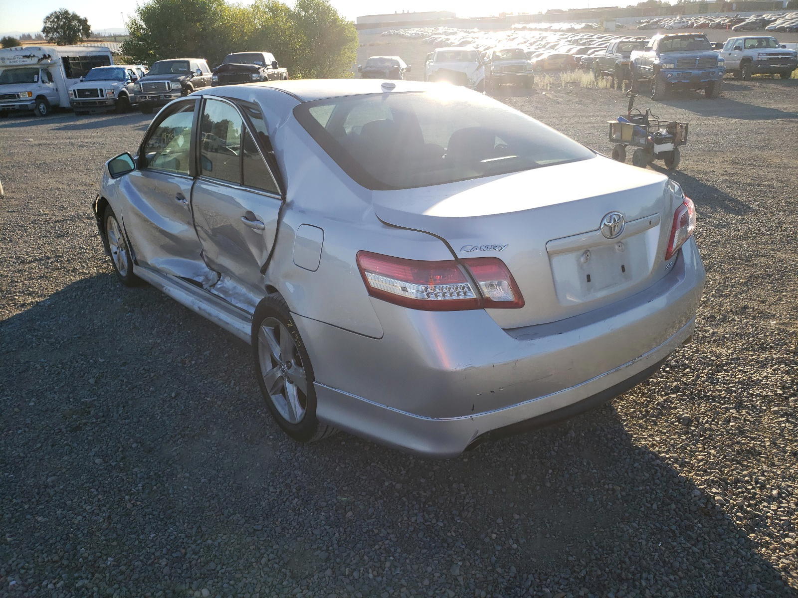 Photo 3 from auction – 2011 TOYOTA CAMRY BASE with VIN 4T1BF3EK6BU736015
