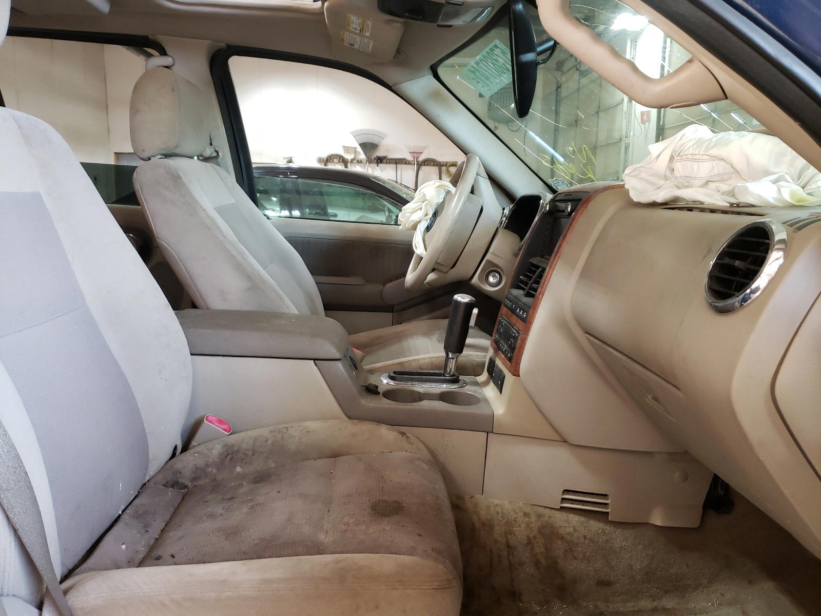 Photo 5 from auction – 2007 FORD EXPLORER X with VIN 1FMEU738X7UA85285