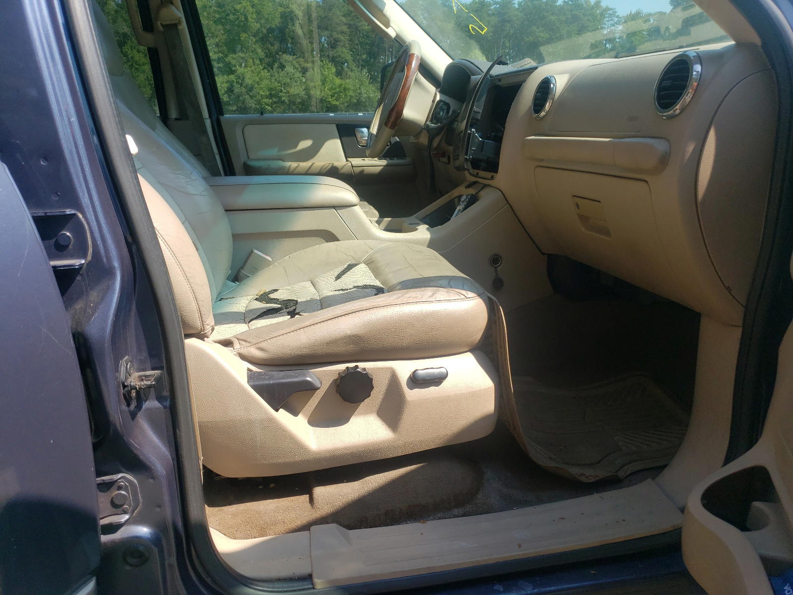 Photo 5 from auction – 2003 FORD EXPEDITION with VIN 1FMFU18L03LA57655