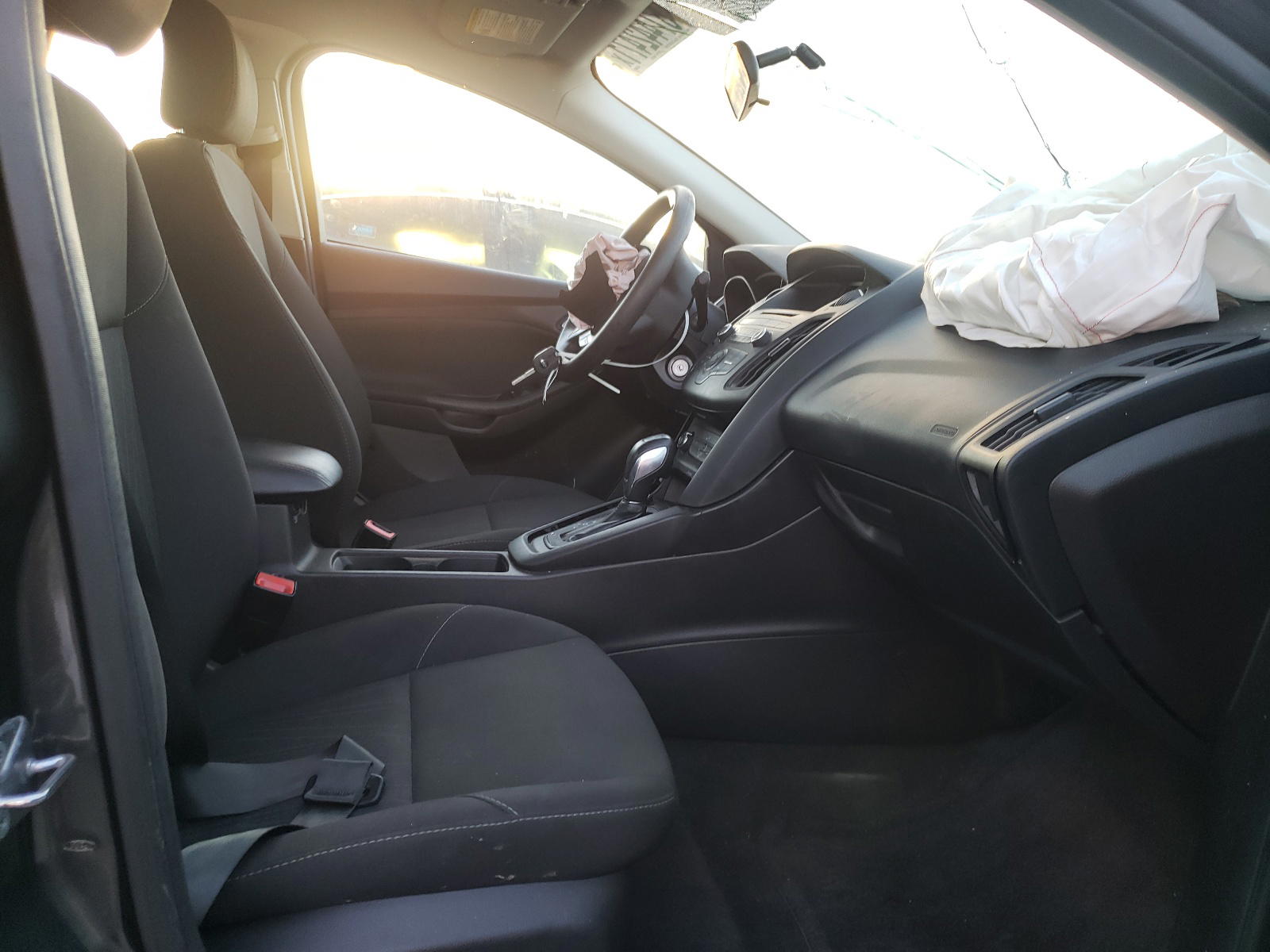 Photo 5 from auction – 2016 FORD FOCUS SE with VIN 1FADP3F28GL389461
