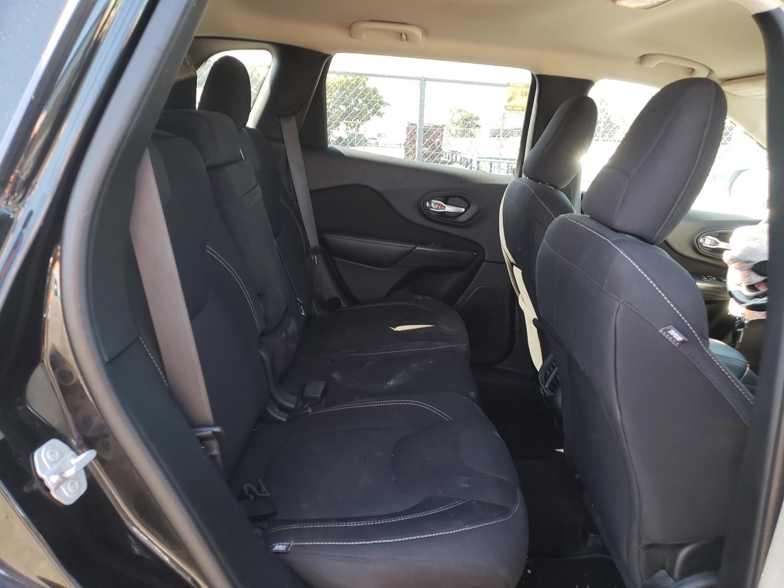 Photo 6 from auction – 2016 JEEP CHEROKEE L with VIN 1C4PJMCS3GW294288
