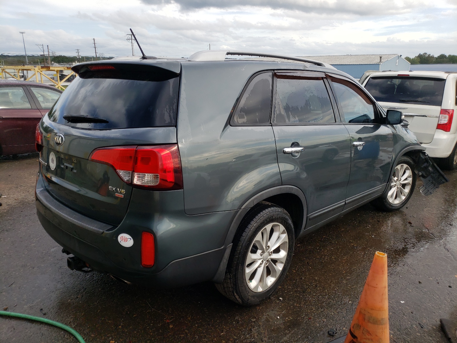 Photo 4 from auction – 2014 KIA SORENTO EX with VIN 5XYKU4A72EG437046