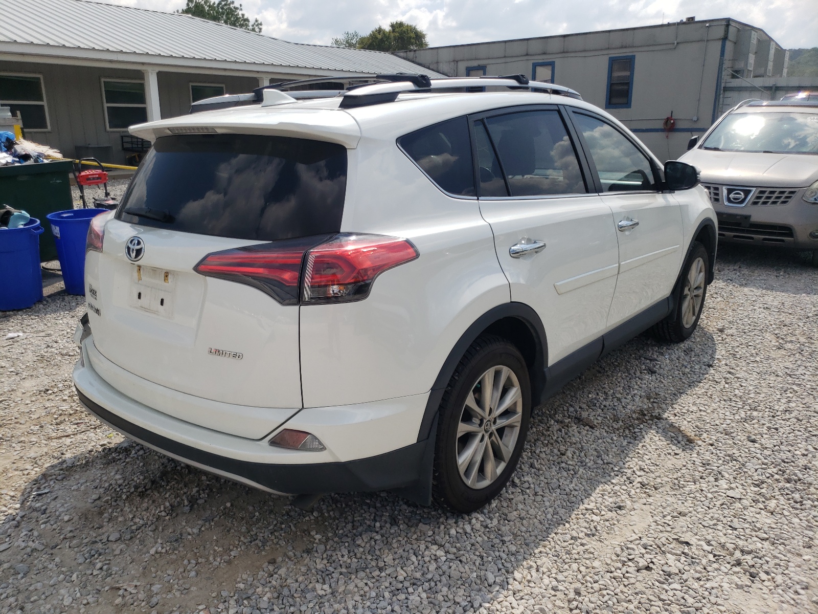 Photo 4 from auction – 2018 TOYOTA RAV4 LIMIT with VIN 2T3YFREV4JW444053