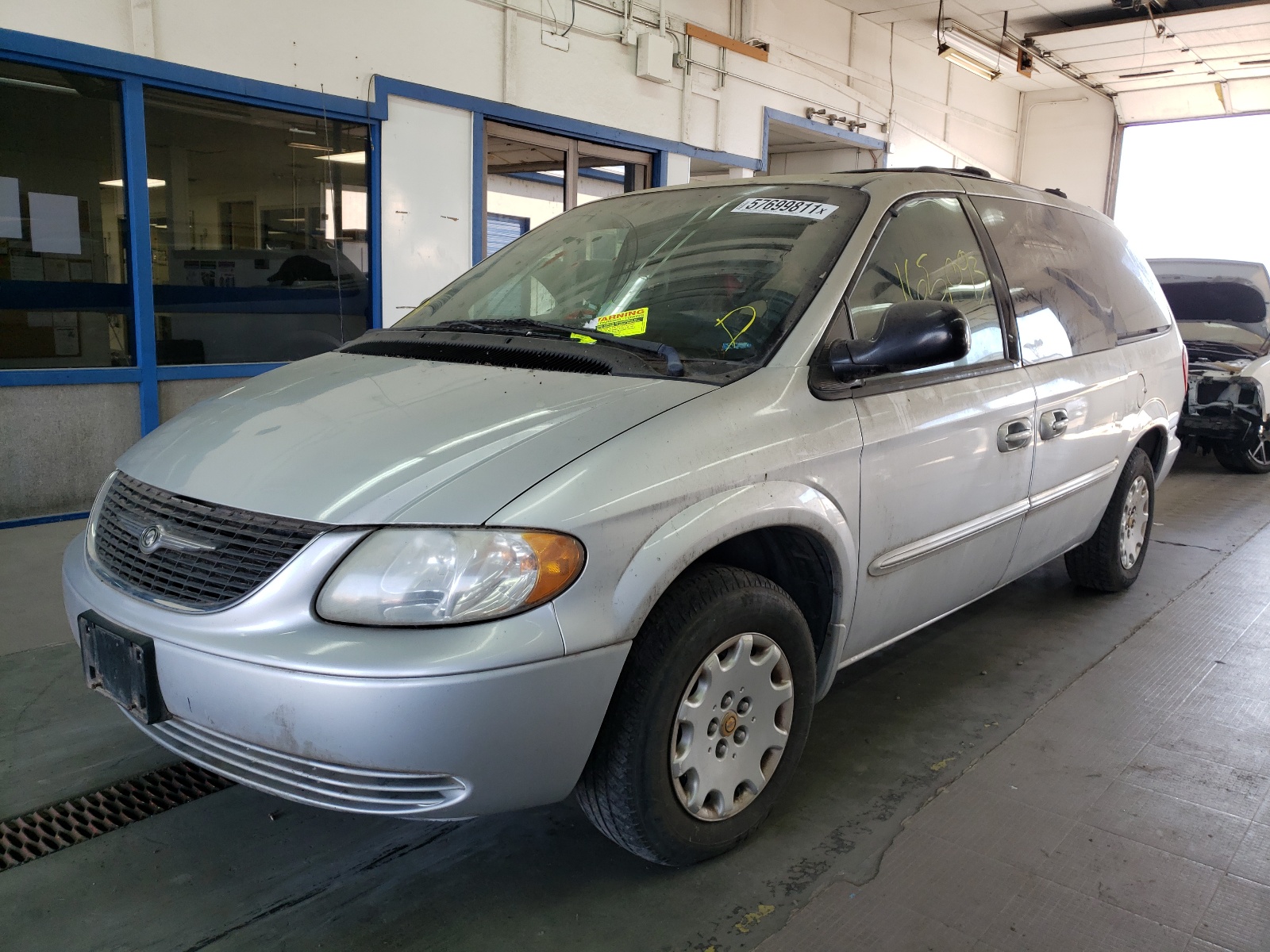 Photo 2 from auction – 2002 CHRYSLER TOWN & COU with VIN 2C4GP44312R755611
