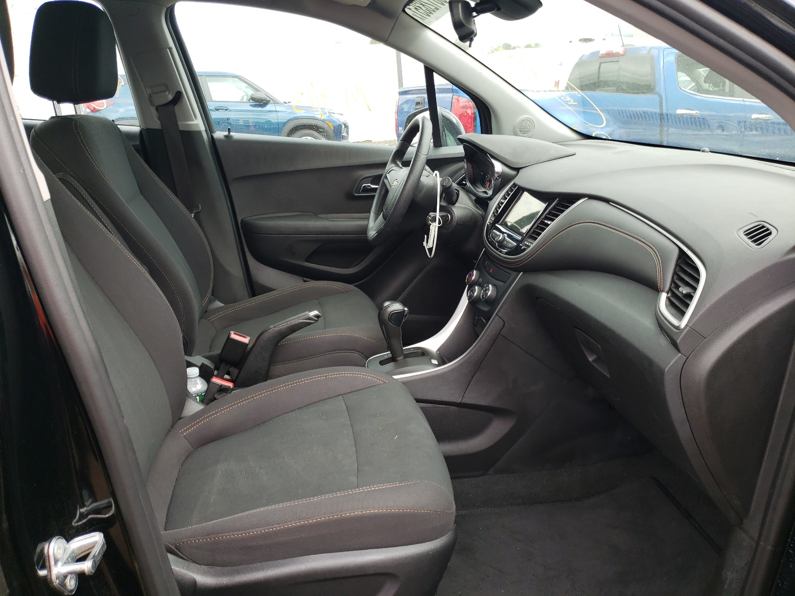 Photo 5 from auction – 2018 CHEVROLET TRAX LS with VIN 3GNCJNSB8JL371103