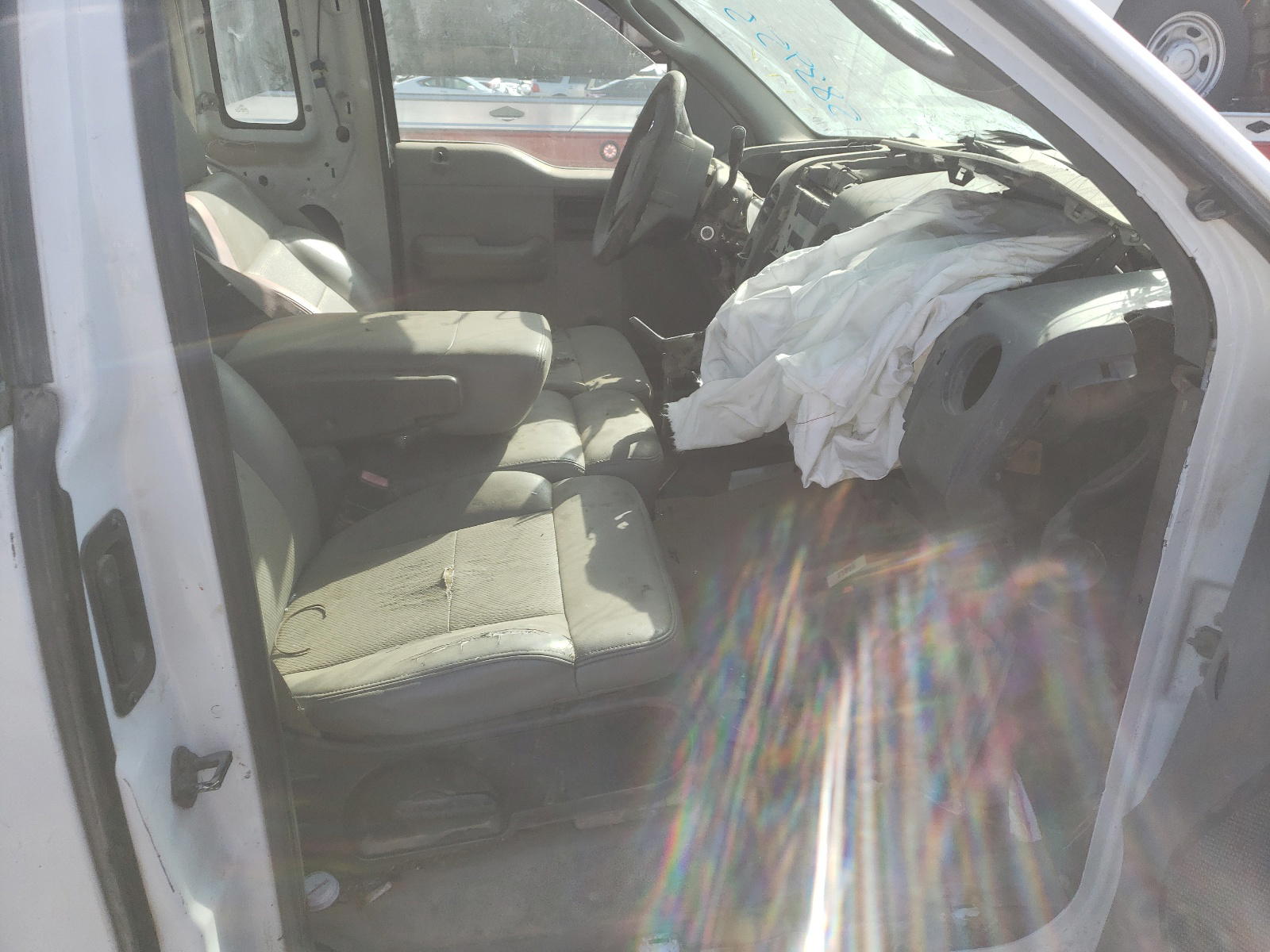 Photo 5 from auction – 2006 FORD F150 with VIN 1FTRF12296NA93803