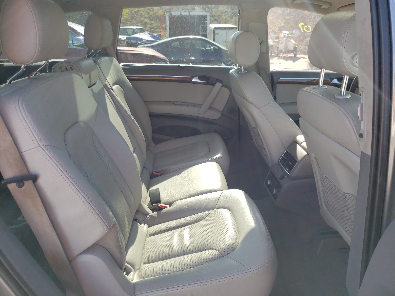 Photo 6 from auction – 2010 AUDI Q7 PRESTIG with VIN WA1VMAFE1AD001567