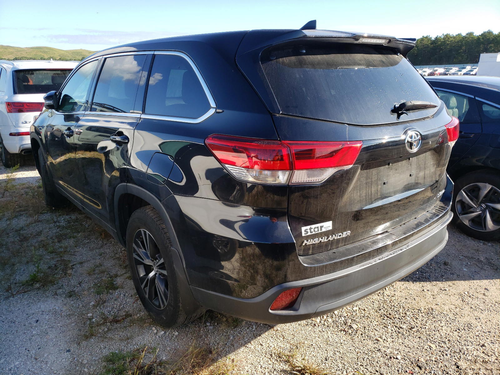 Photo 3 from auction – 2018 TOYOTA HIGHLANDER with VIN 5TDBZRFH8JS864194