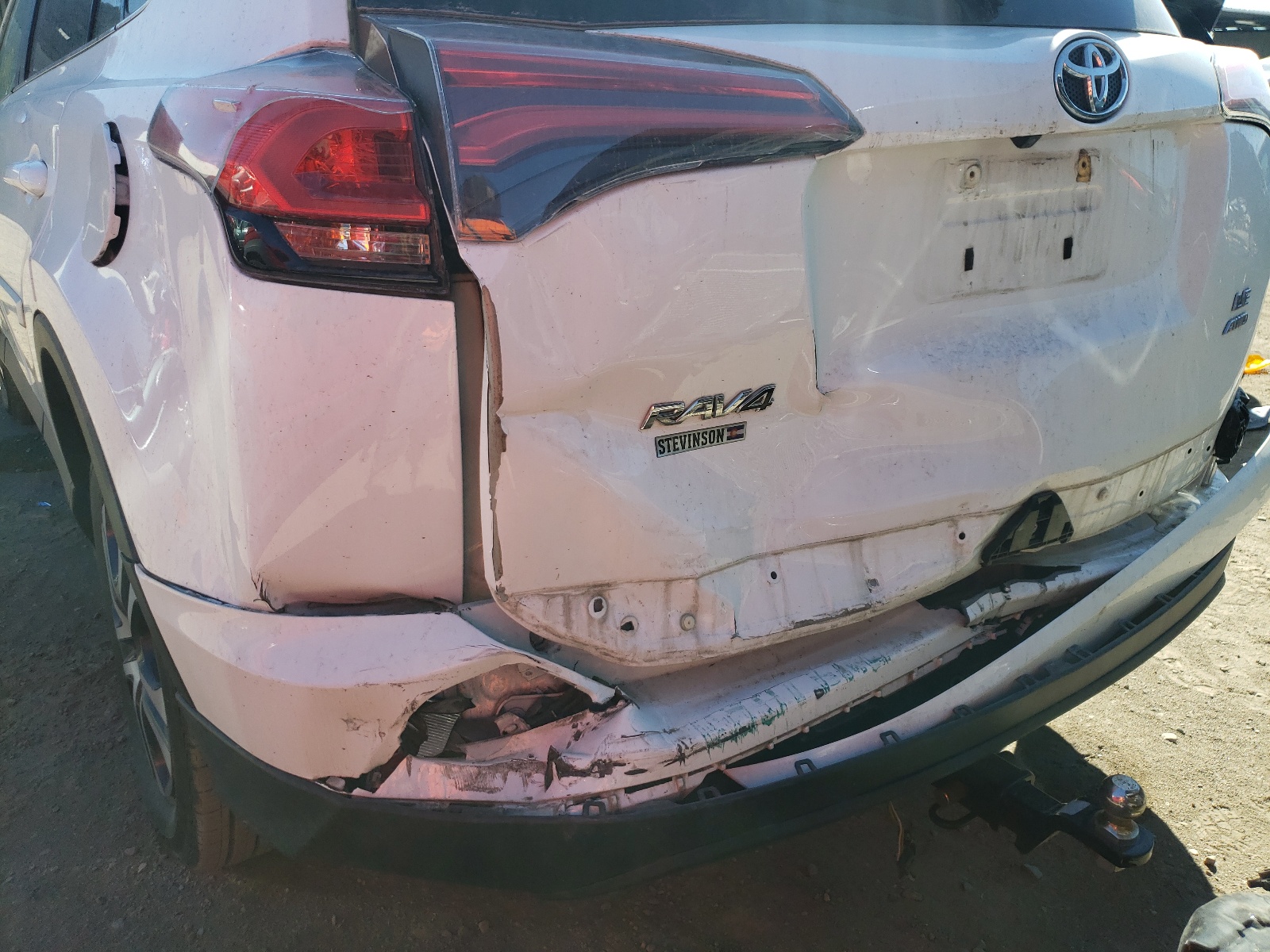 Photo 9 from auction – 2017 TOYOTA RAV4 LE with VIN 2T3BFREVXHW666354