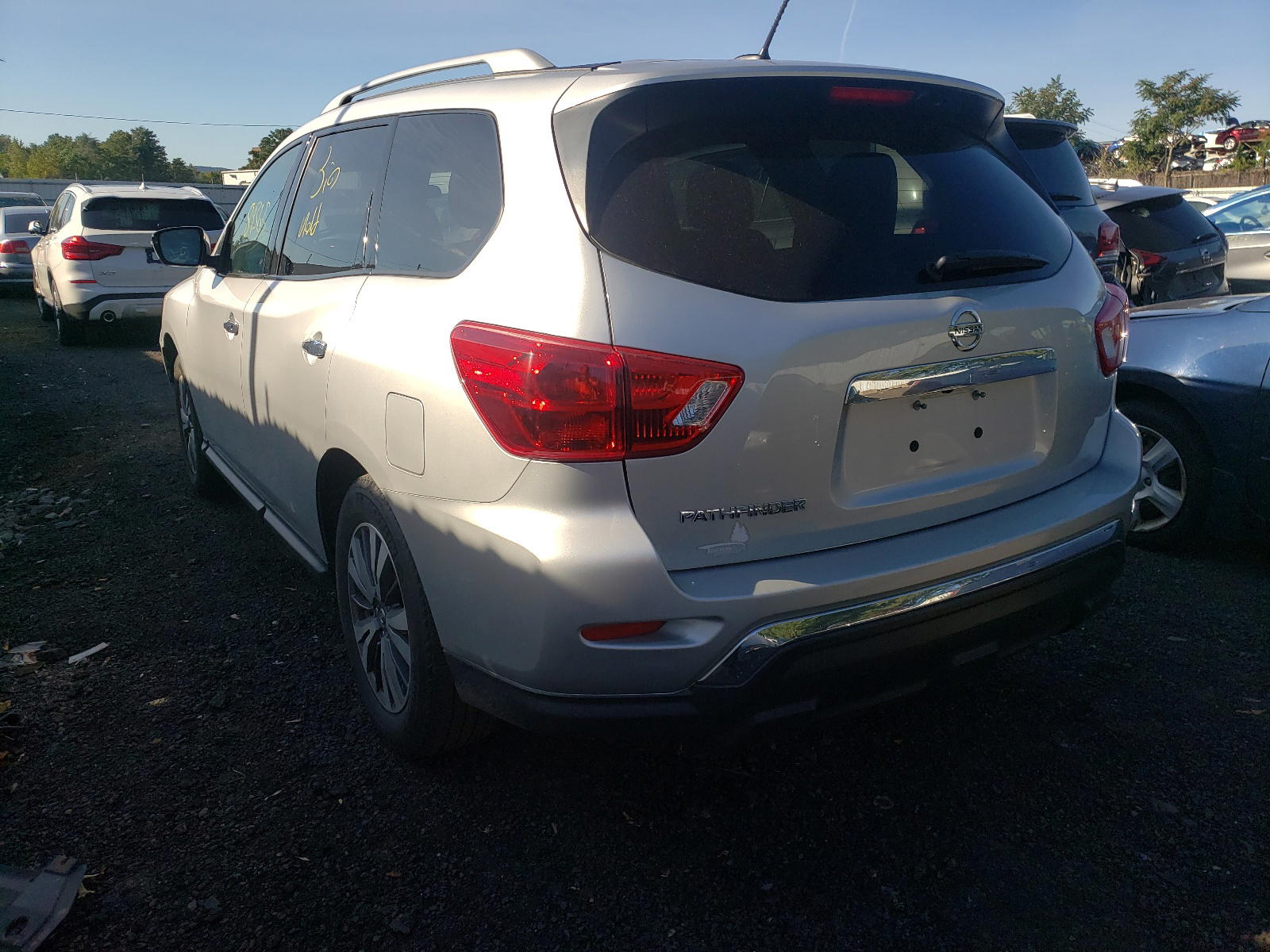 Photo 3 from auction – 2017 NISSAN PATHFINDER with VIN 5N1DR2MN4HC653283