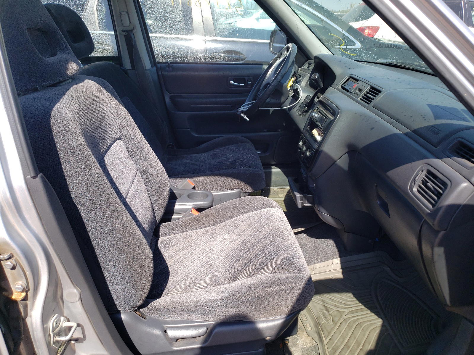 Photo 5 from auction – 2001 HONDA CRV with VIN JHLRD18681S028129