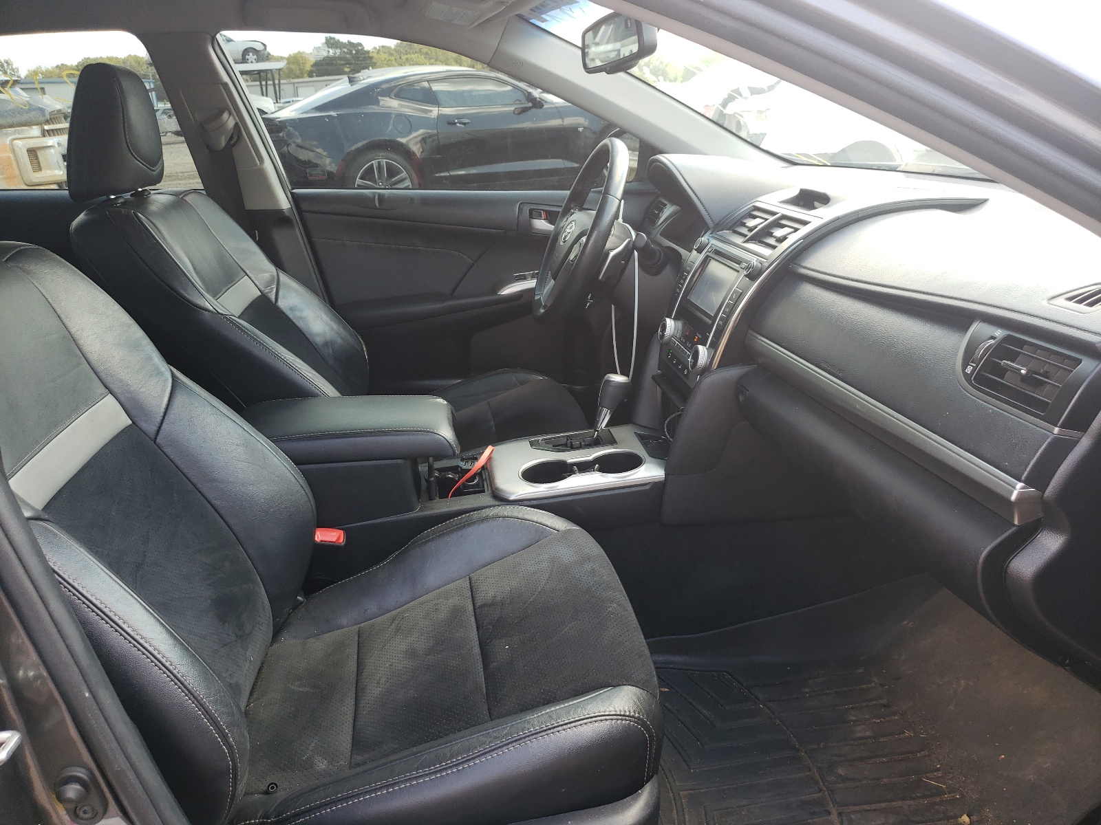 Photo 5 from auction – 2014 TOYOTA CAMRY SE with VIN 4T1BK1FK7EU024857