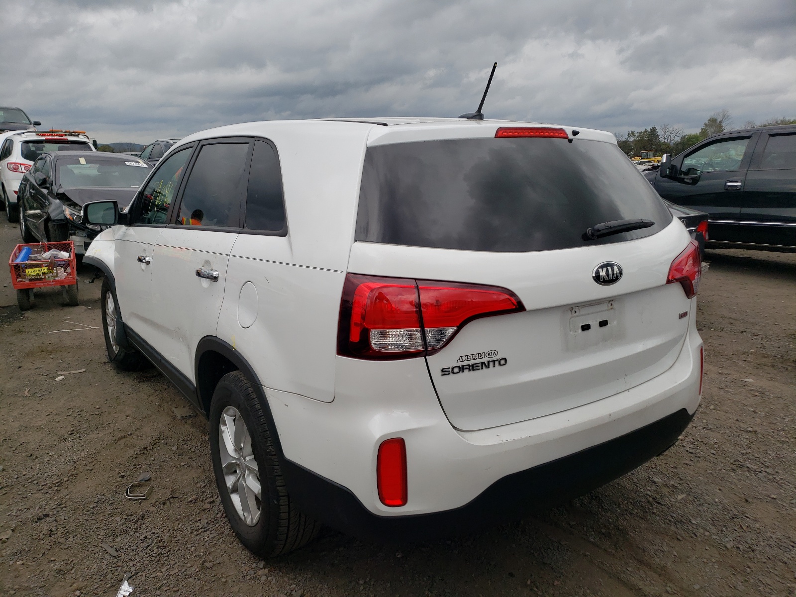 Photo 3 from auction – 2015 KIA SORENTO LX with VIN 5XYKT3A64FG660775