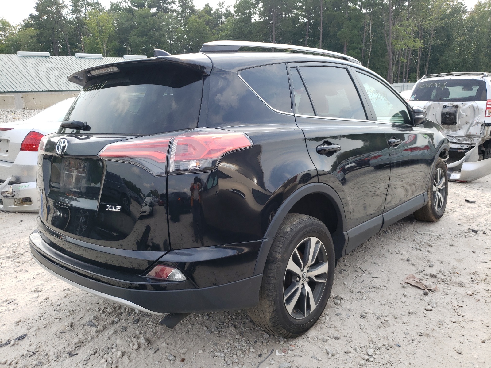 Photo 4 from auction – 2018 TOYOTA RAV4 ADVEN with VIN 2T3WFREV3JW430040