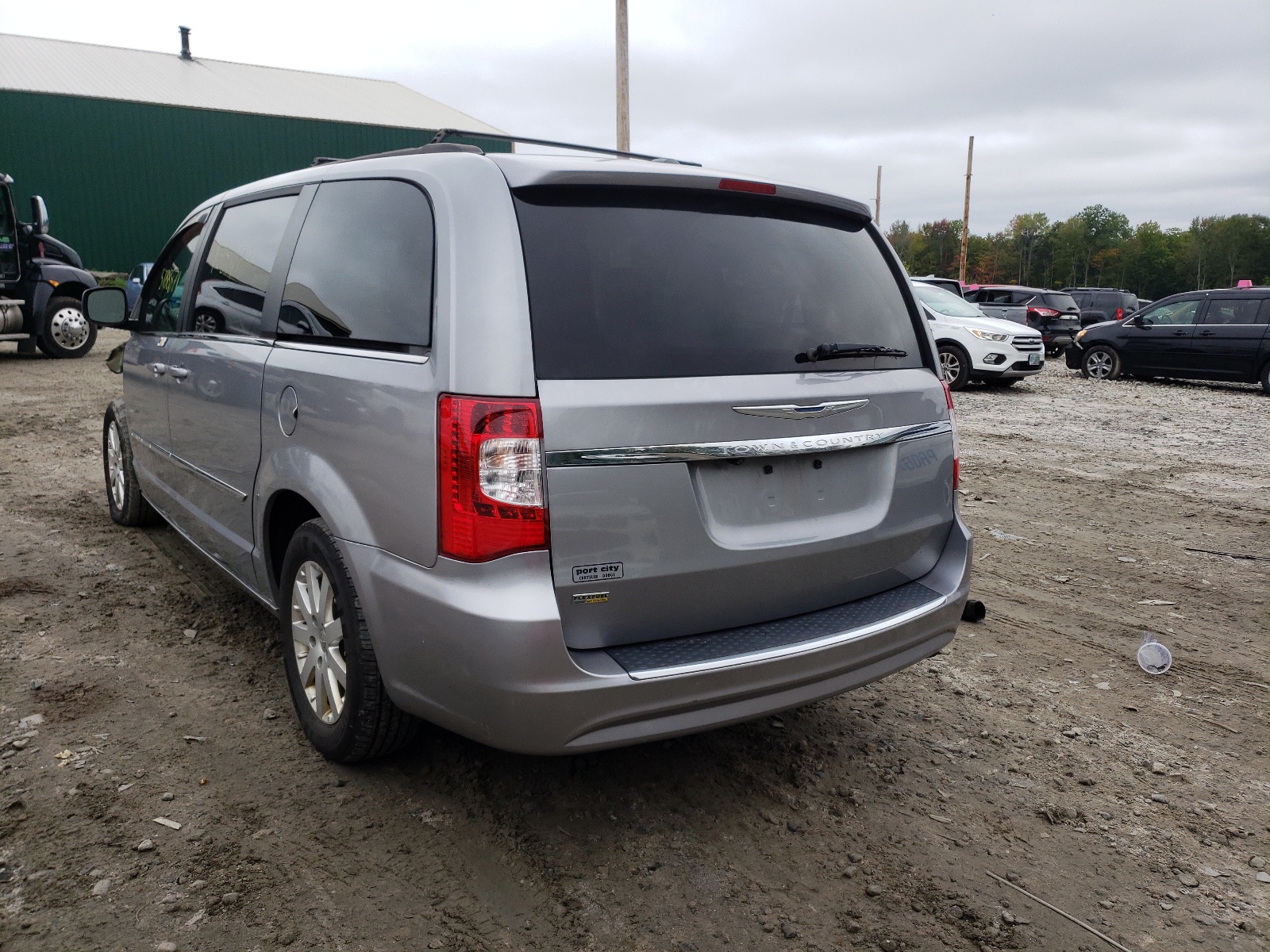 Photo 3 from auction – 2015 CHRYSLER TOWN & COU with VIN 2C4RC1BG1FR588357