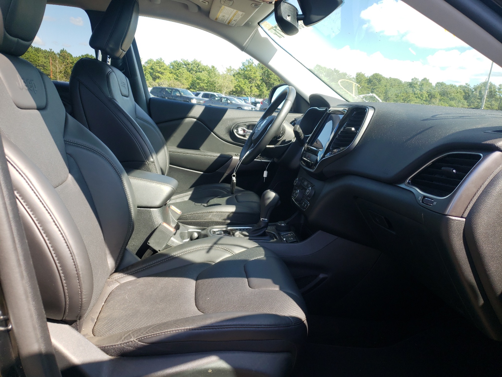 Photo 5 from auction – 2019 JEEP CHEROKEE L with VIN 1C4PJMDX0KD162376