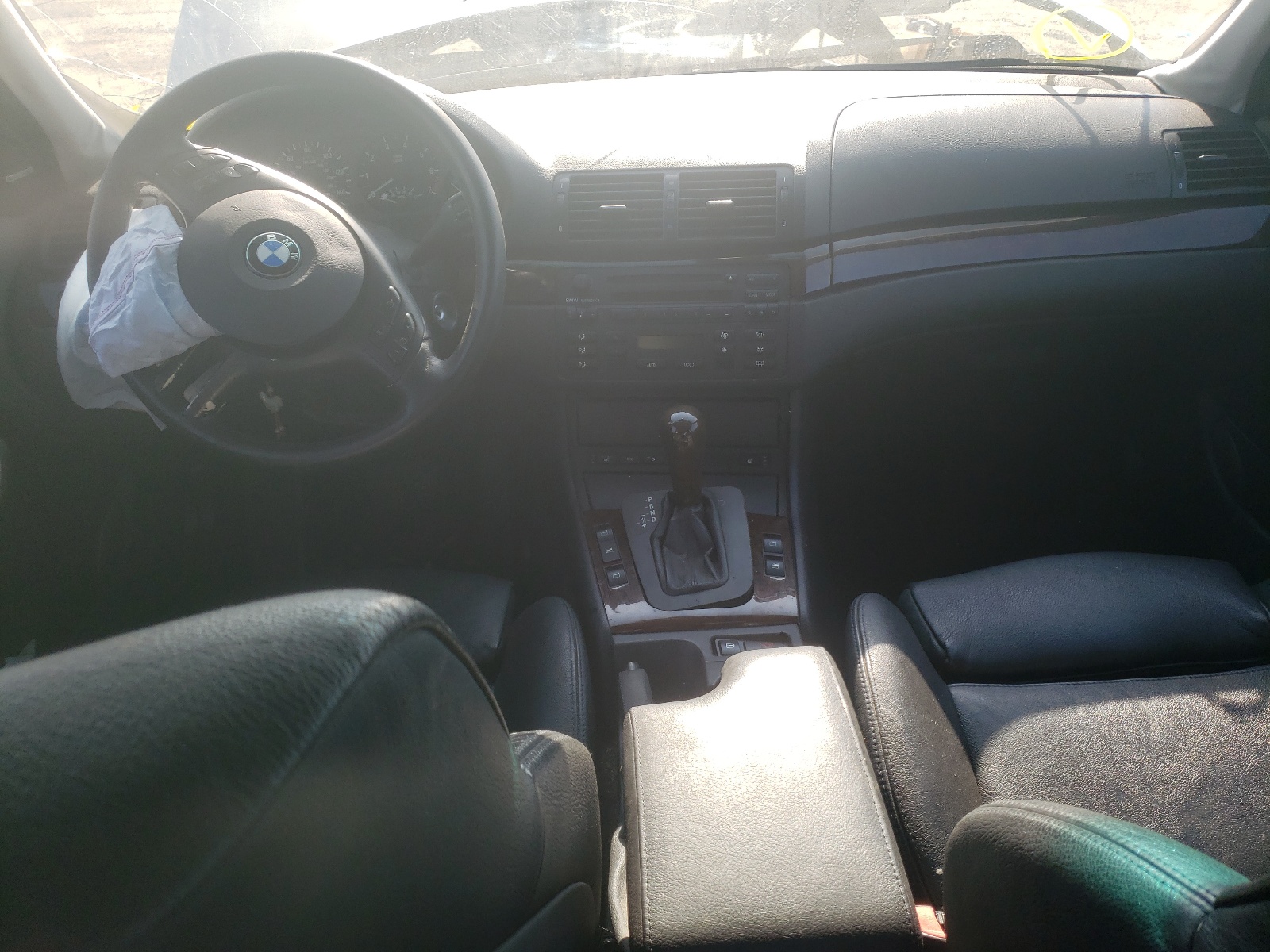Photo 19 from auction – 2005 BMW 325 I with VIN WBAET37455NJ90098