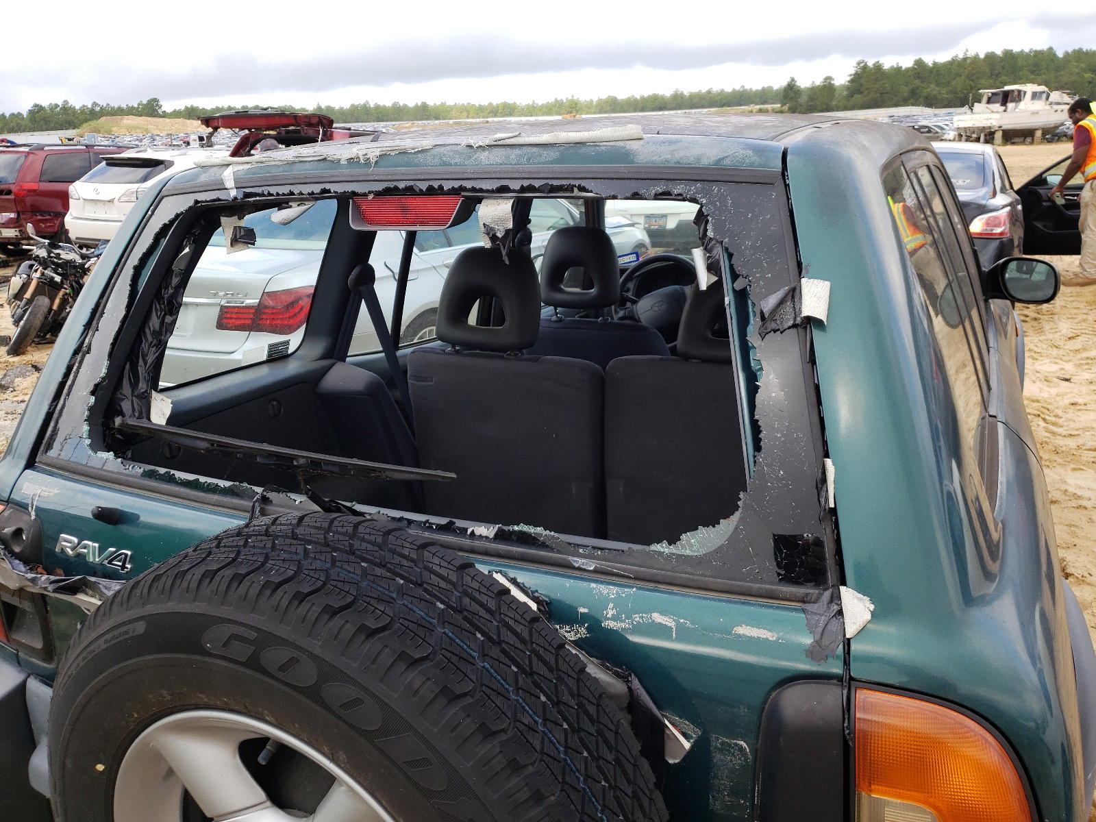Photo 9 from auction – 1997 TOYOTA RAV4 with VIN JT3GP10VXV7021629
