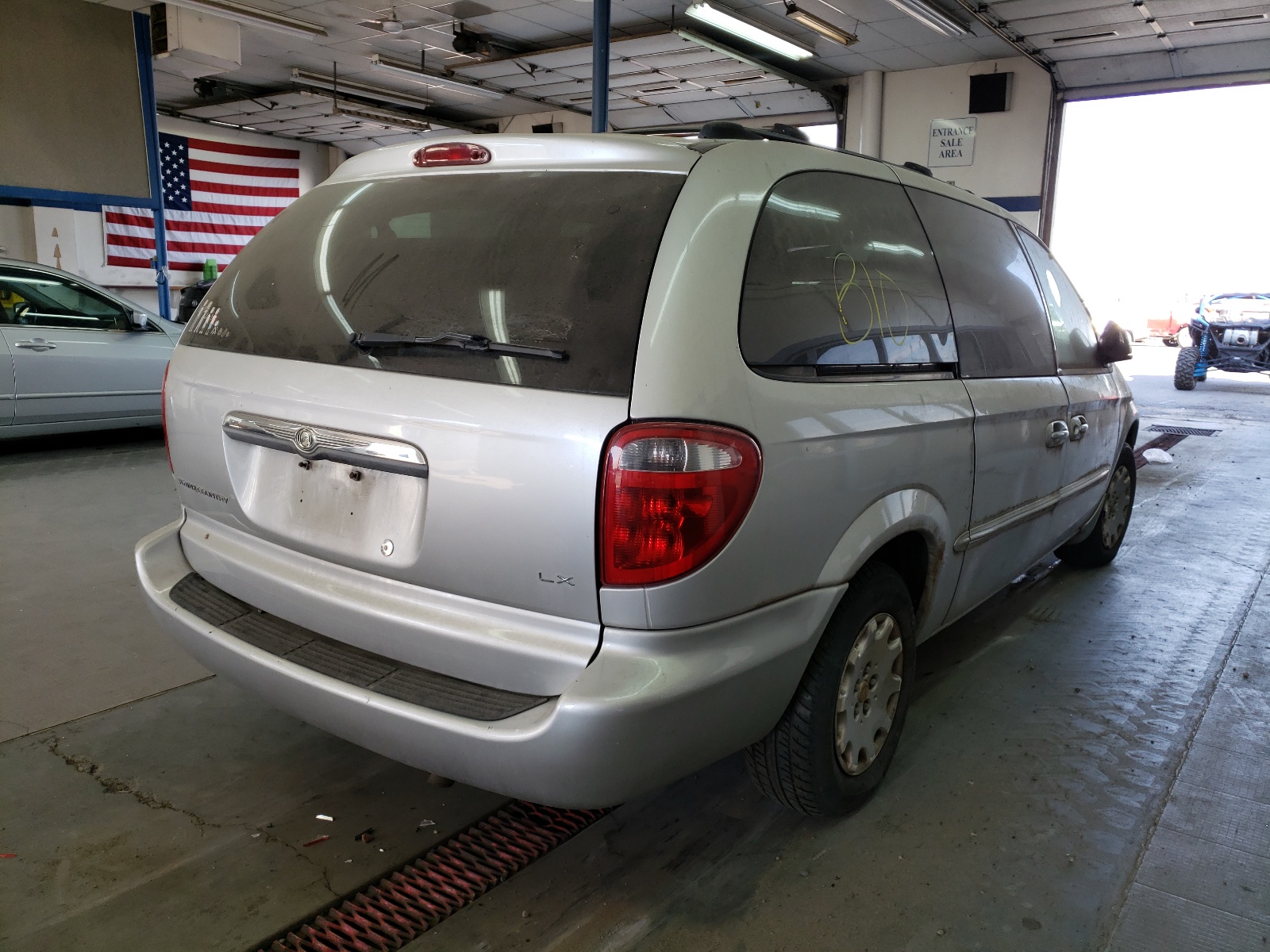 Photo 4 from auction – 2002 CHRYSLER TOWN & COU with VIN 2C4GP44312R755611