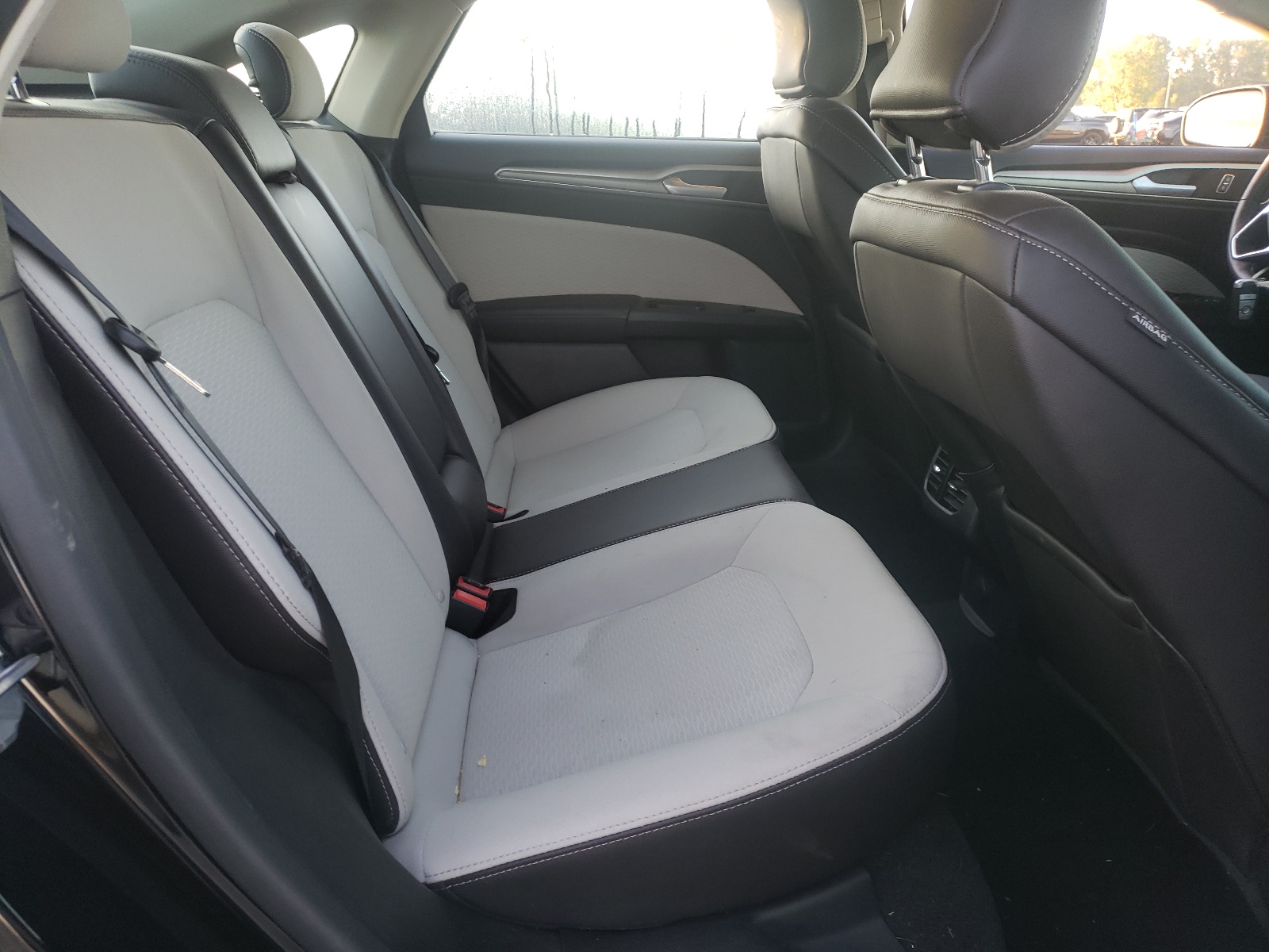 Photo 6 from auction – 2019 FORD FUSION SE with VIN 3FA6P0HD7KR215042