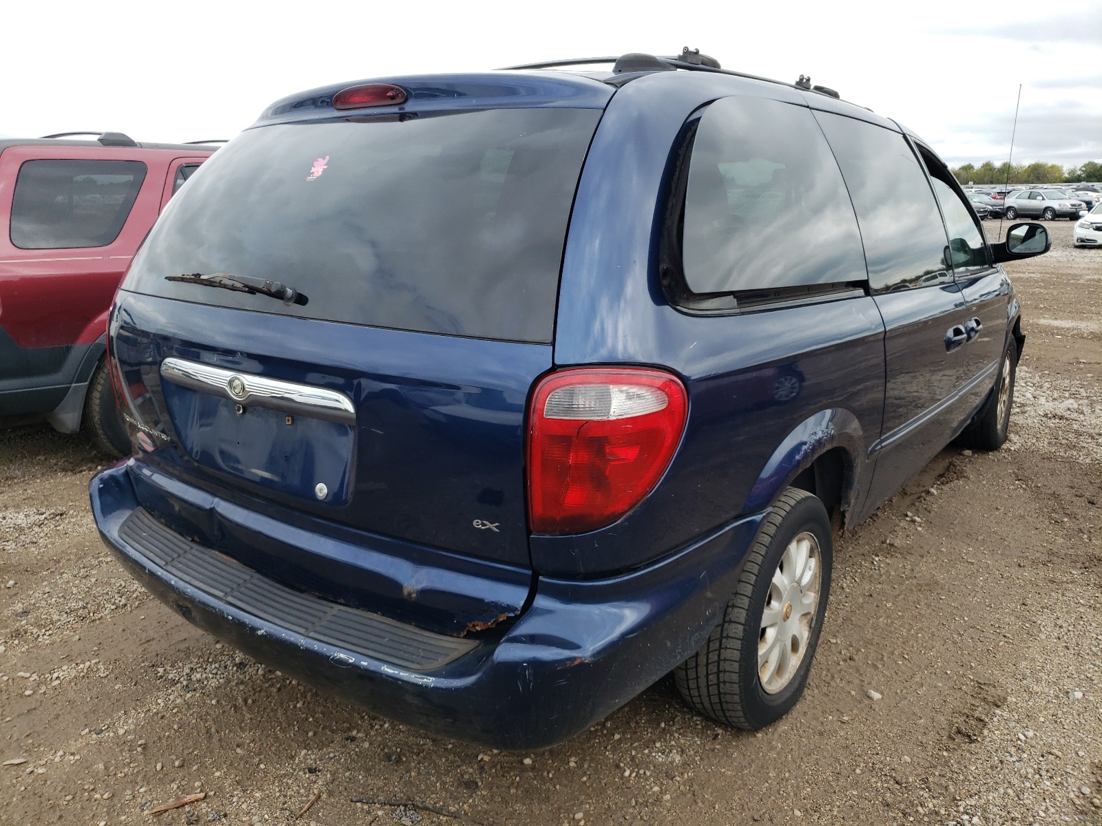 Photo 4 from auction – 2002 CHRYSLER TOWN & COU with VIN 2C4GP74L32R654359