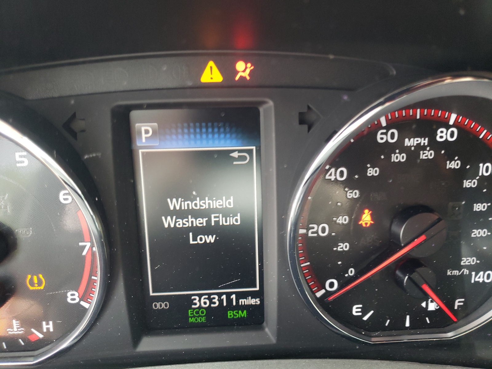 Photo 8 from auction – 2018 TOYOTA RAV4 SE with VIN 2T3NFREV1JW428900