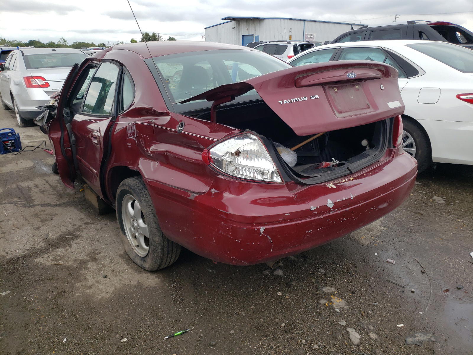 Photo 3 from auction – 2005 FORD TAURUS SE with VIN 1FAFP53UX5A102091