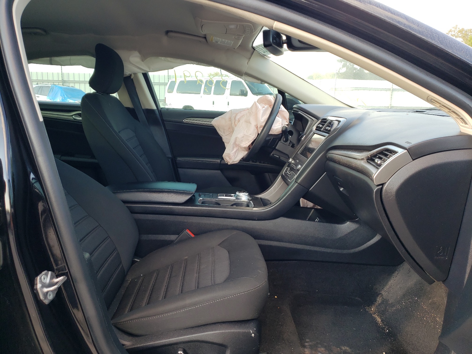 Photo 5 from auction – 2019 FORD FUSION SE with VIN 3FA6P0HD6KR229255
