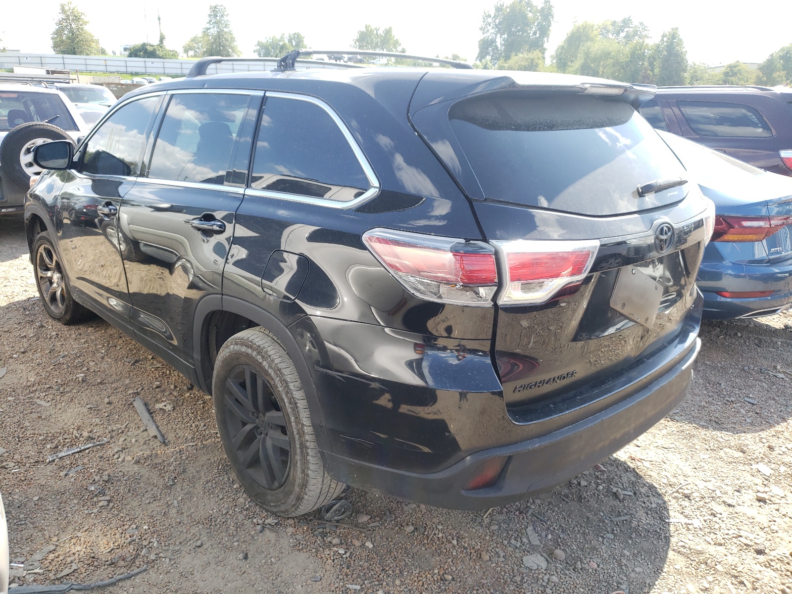 Photo 3 from auction – 2015 TOYOTA HIGHLANDER with VIN 5TDZARFH1FS011746