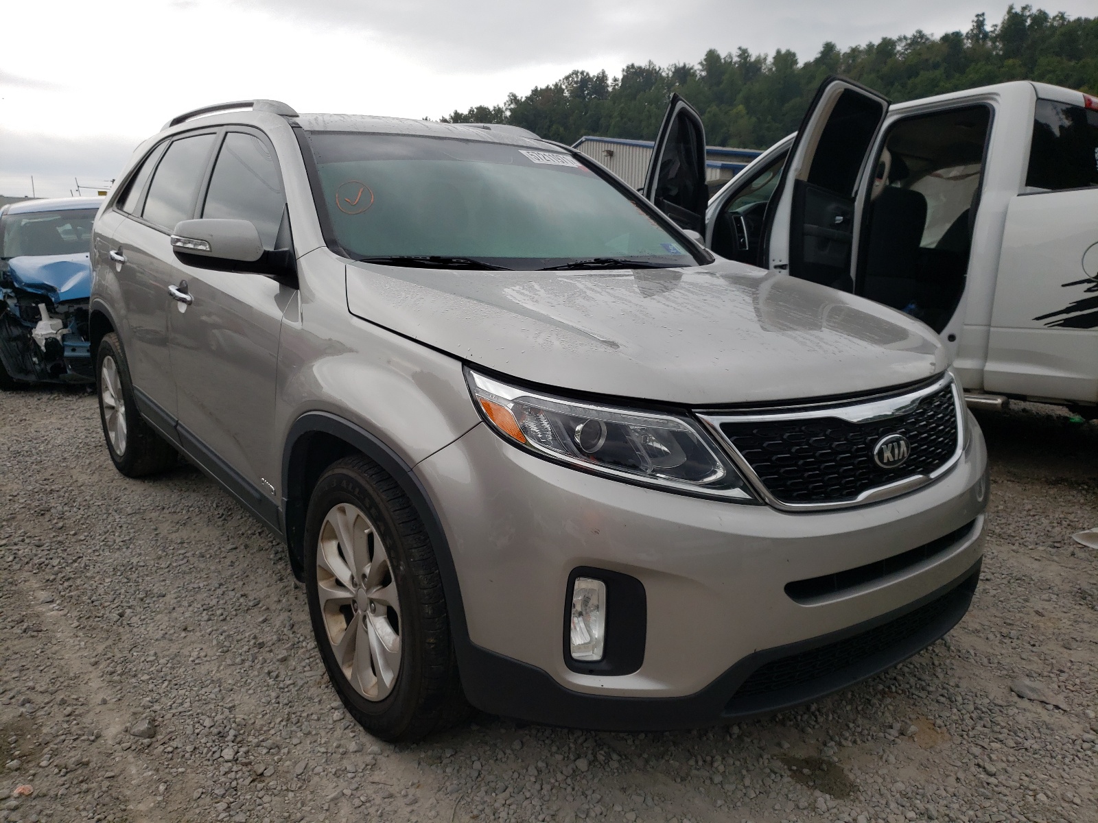 Photo 1 from auction – 2015 KIA SORENTO EX with VIN 5XYKUDA74FG602810
