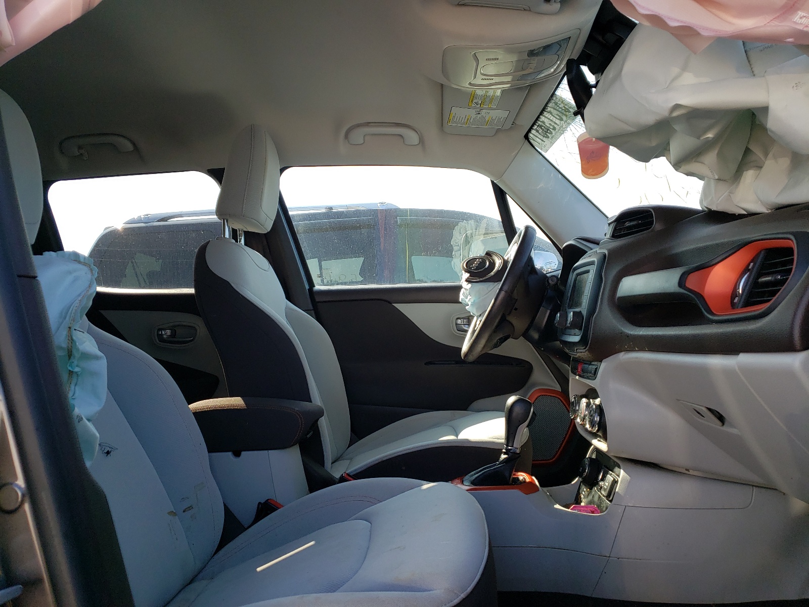 Photo 5 from auction – 2016 JEEP RENEGADE L with VIN ZACCJBBT0GPD65232